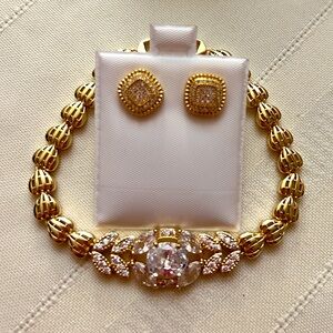 Gold bracelet and earrings set with diamonds 💎